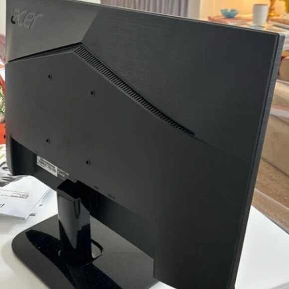 2 ACER 27 inch monitors with UtechSmart USB C Hub, USB C Ethernet Multiport - Picture 2 of 3